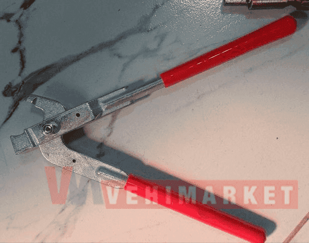 Pínzas -Retirar e Instalar los Tanques de los Radiadores