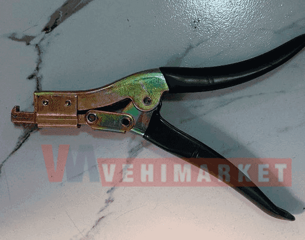 Pínzas -Retirar e Instalar los Tanques de los Radiadores